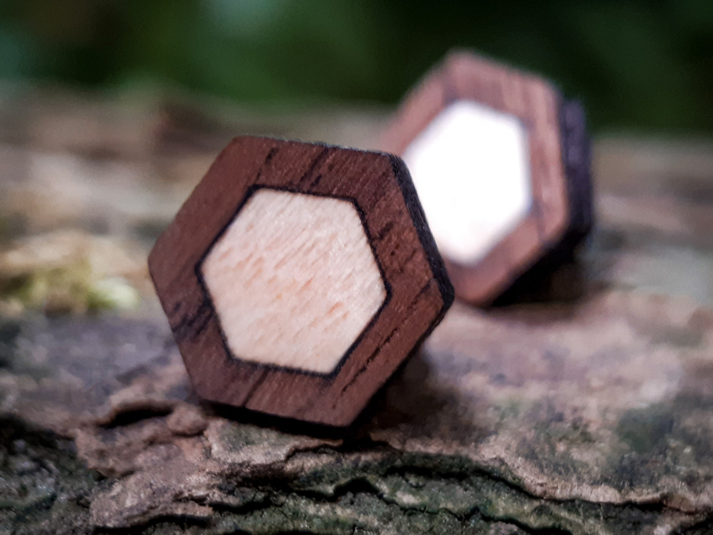 Duo Houten Oorknopjes | Hexagon | Esdoorn & Notenhout