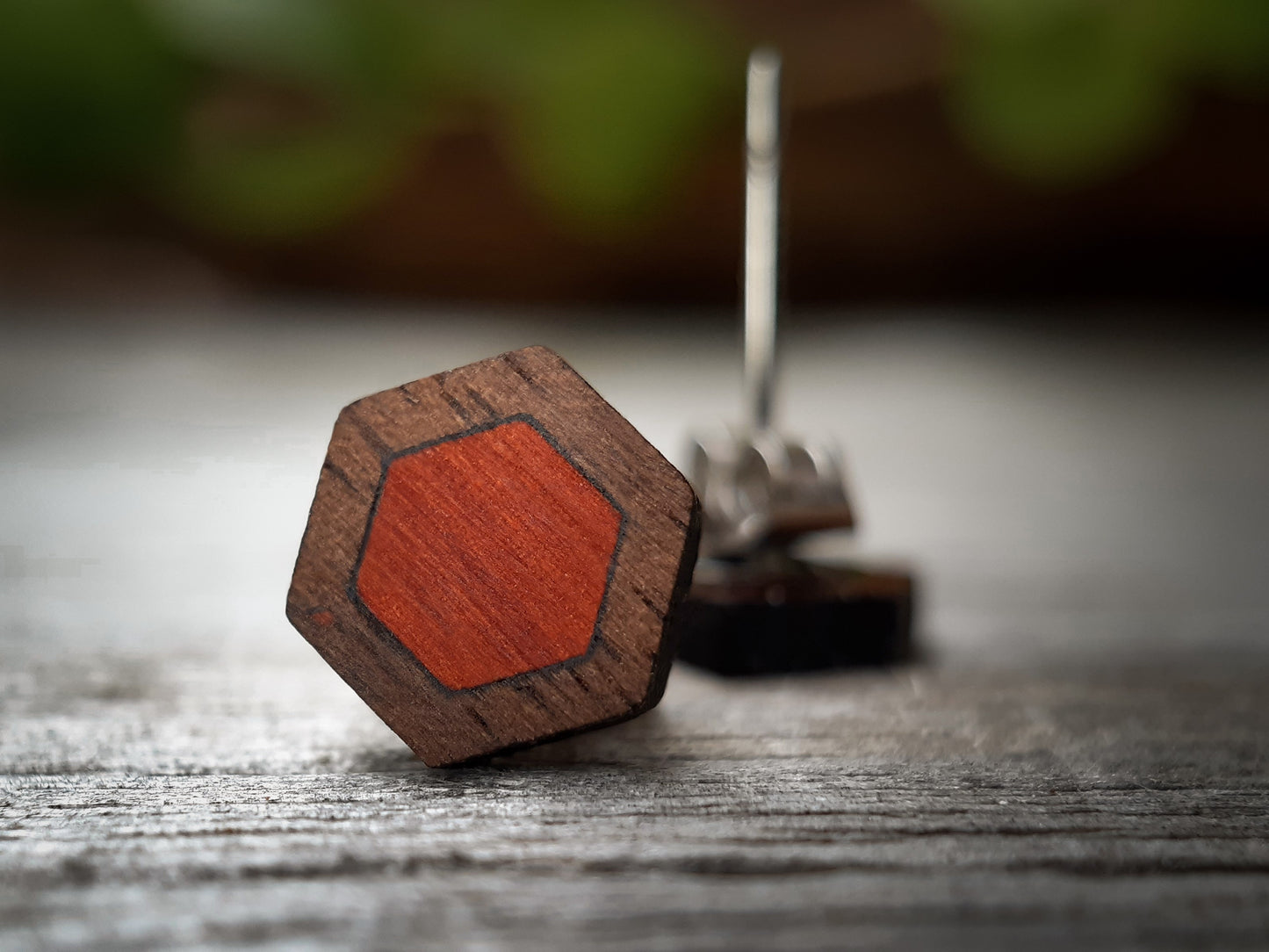 Duo Houten Oorknopjes | Hexagon | Padoek & Notenhout