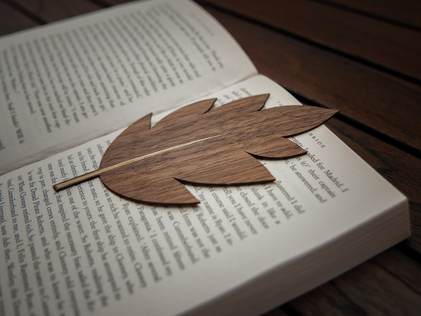 Houten Boekenlegger | Blad | Noten & Eik