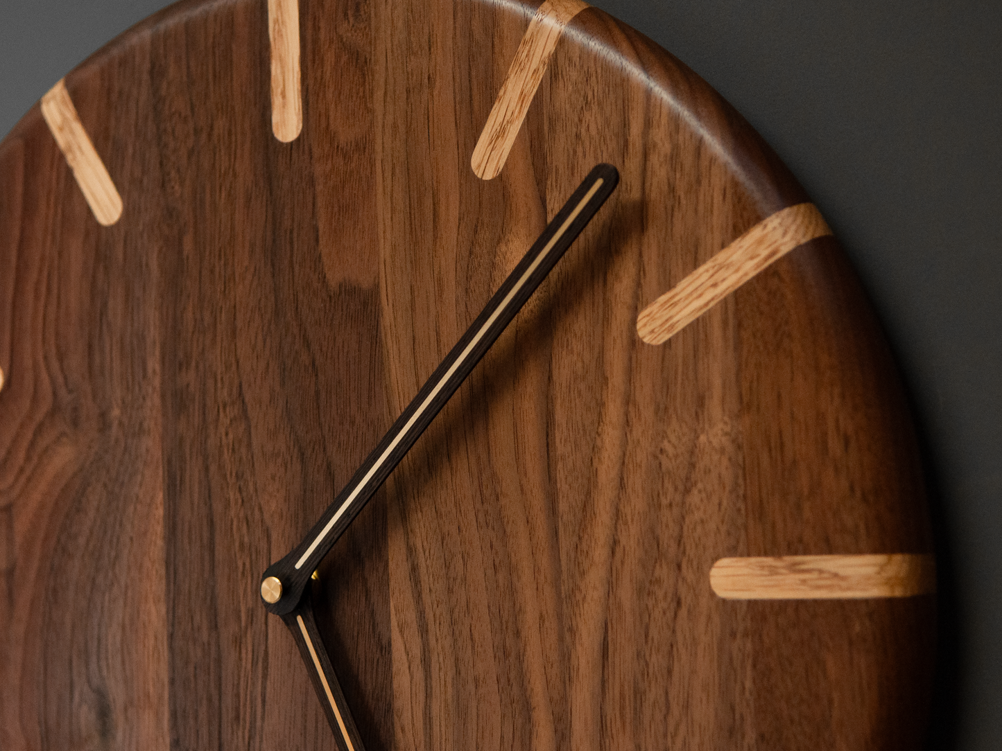 Walnoot & Eiken Klok | Wenge & Messing Wijzers | 40cm | Wandklok